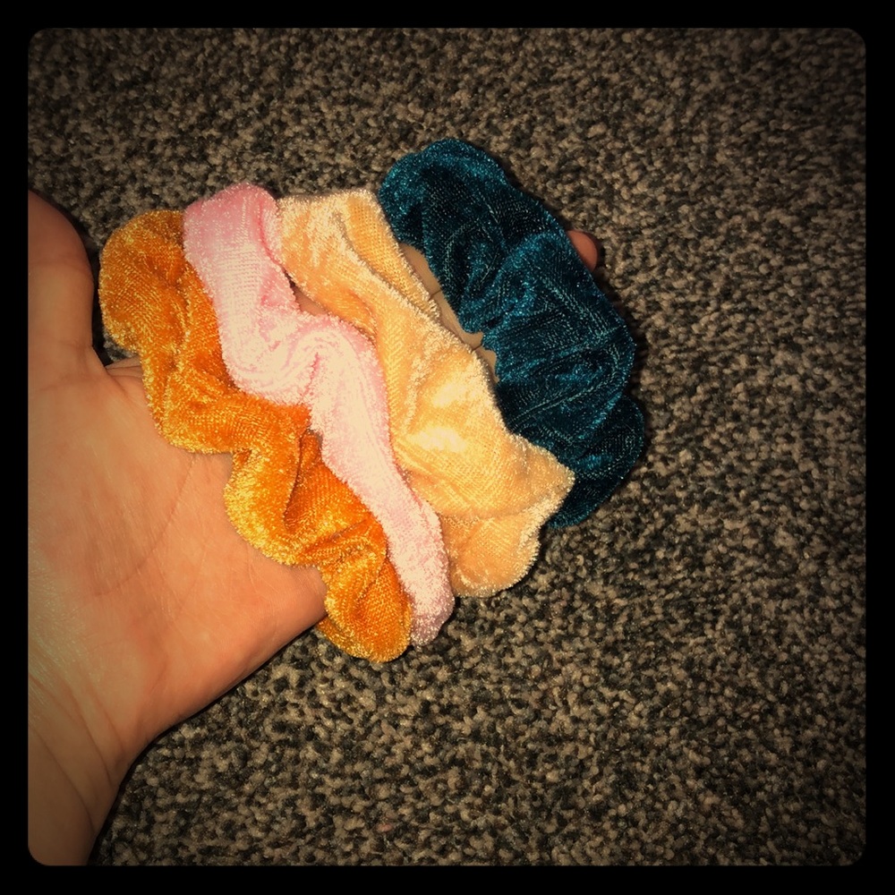 ✰ scrunchies ✰ four pack ✰ beach styled ✰